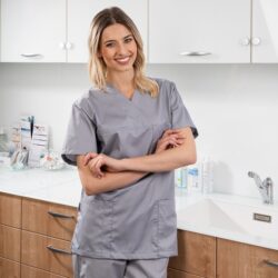 Bluză medicală unisex ANGEL cu decolteu în V și trei buzunare