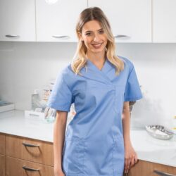 Bluză medicală unisex ANGEL cu decolteu în V și trei buzunare